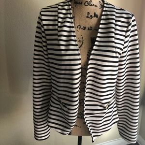 🍾 3/$25 KAII Black & White Striped Open Blazer
